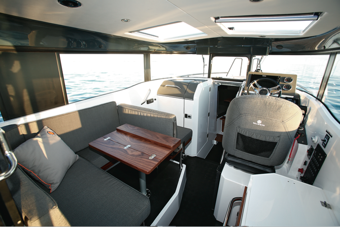 XO 270 RS Front Cabin HB - Timonerie