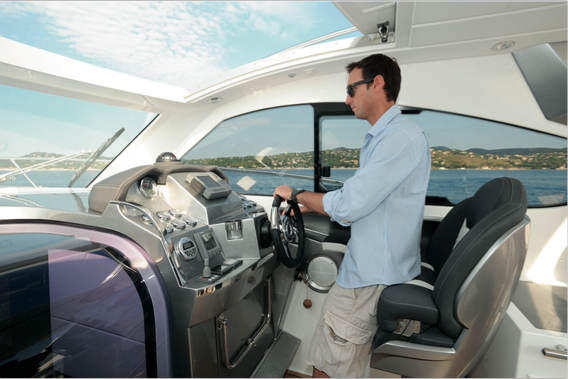 Galeon 325 HTS - Poste de pilotage