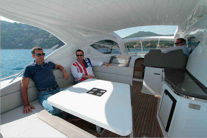 Galeon 405 HTL - Carré extérieur 