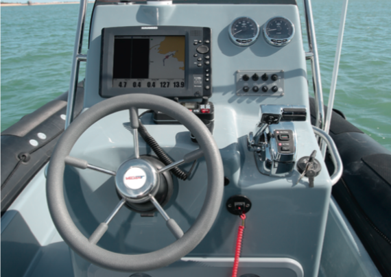 Valiant 760 Sport Fishing - Console